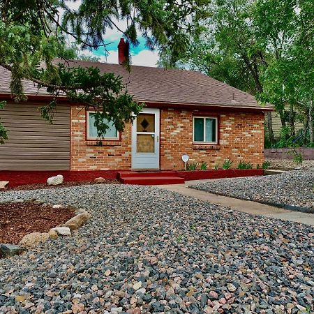 Newly Renovated Cozy Home Minutes From Broadmoor And Downtown Colorado Springs Eksteriør billede