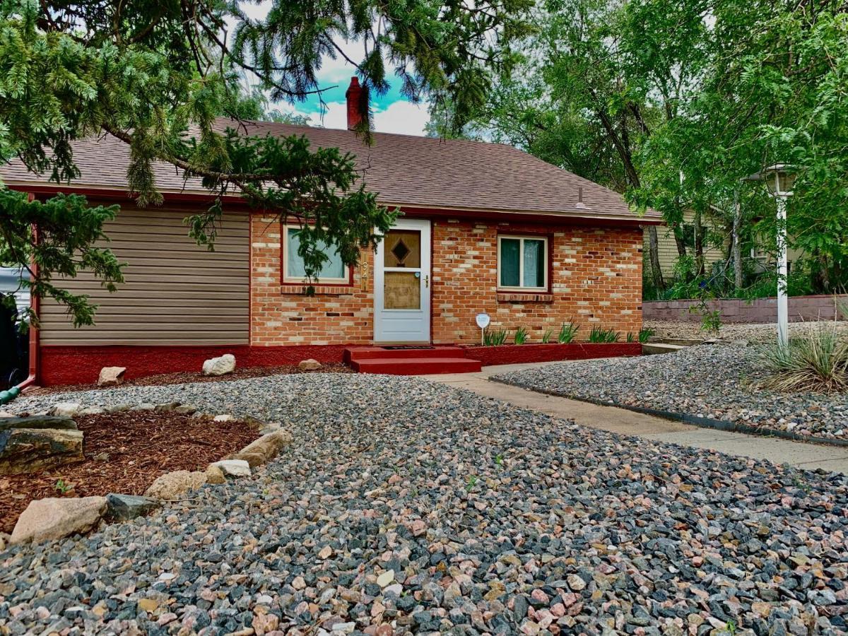 Newly Renovated Cozy Home Minutes From Broadmoor And Downtown Colorado Springs Eksteriør billede